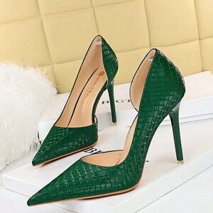 Green Elegant Women's Crocodile Embossed Point Toe Stiletto Heeled Court Pumps